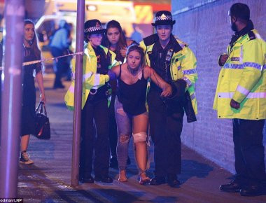 Ισλαμική φρίκη στο Μάντσεστερ: «Χέρια και πόδια μικρών παιδιών σκορπίστηκαν παντού» (φωτό, βίντεο) (upd)